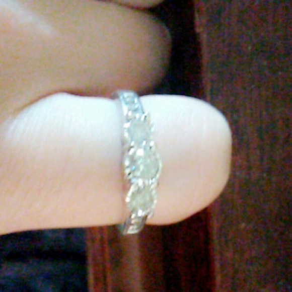 1/2 c.f. t.w. diamond 10k gold engagement ring - Picture 3 of 3